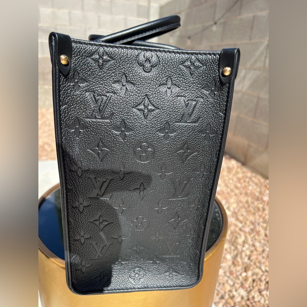 Louis Vuitton On The Go MM Black Monogram Tote - Picture 15 of 16